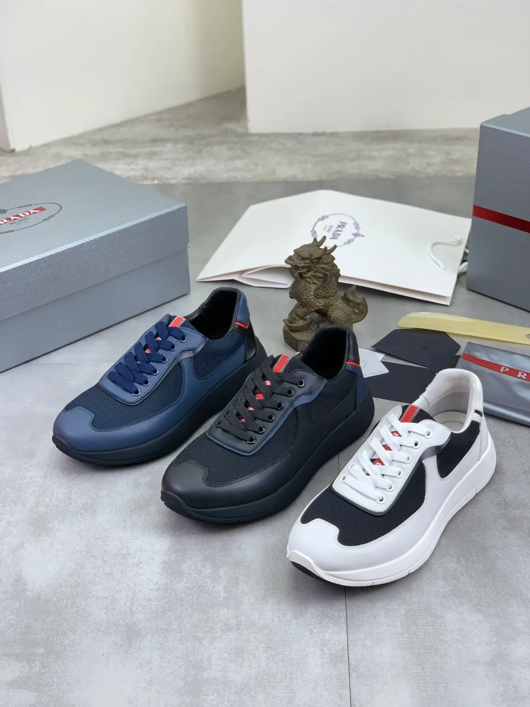 Men's men's shoes💰P580💰【New model】Top quality, new popular models on the official website, which will never go out of style for a century,🆘 The trendy brand (Prada) mainly promotes popular models, avant-garde and versatile fashionable men's shoes, private version molding, cowhide surface splicing 1:1 oil edge processing... fashionable and simple, original imported cowhide interior cowhide feet; the atmosphere and personality are more fashionable, eye-catching and pursuing class. It will subvert old ideas and be a must-have for fashionistas who want to spend time with you! Must keep it! High-end comfort, high-end quality workmanship. Size: 38-44 Various colors available. full package